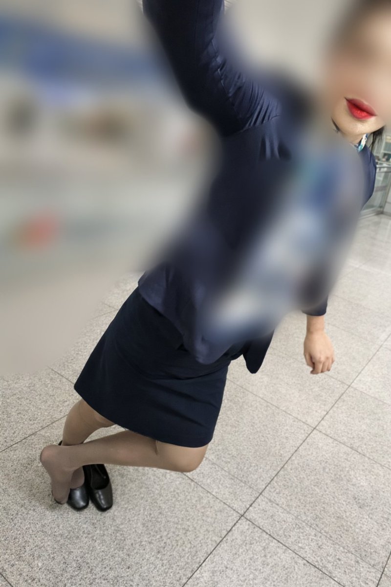 CAアリサALYSSA 🇵🇭🇯🇵ストッキングで働く脚日記working feet diary tweet media