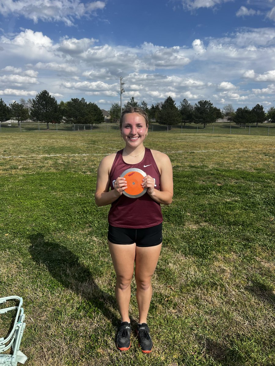 SC_Track_XC's tweet photo. Allison Robinett…Your new school record holder in the Discus!!! Huge toss of 145’ 1”! #markSTAMPED #historymade https://t.co/jrtaqXtsdU