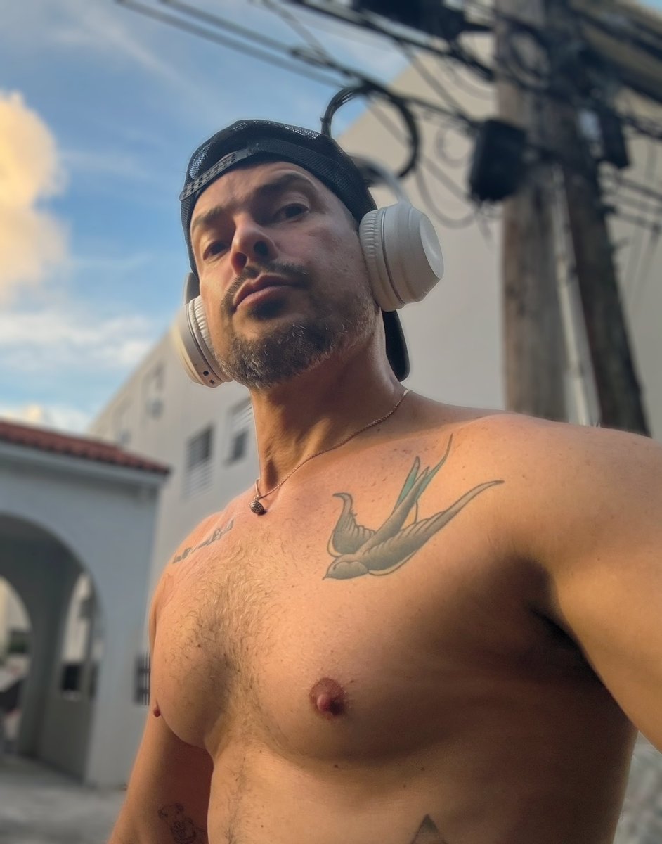 Derek Díaz tweet media