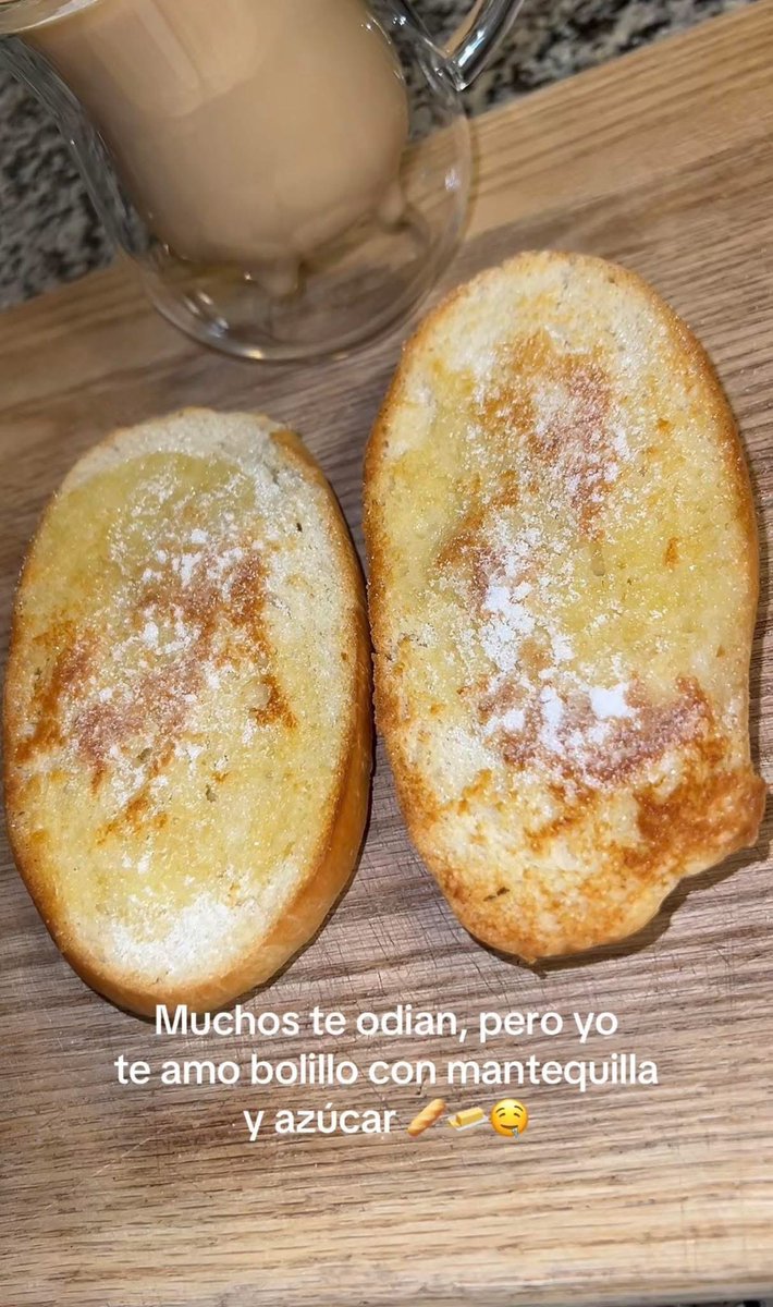 adelogia's tweet photo. Odio desayunar dulce. La primera vez que llegué a Oaxaca me dijeron que había molletes de desayunar en la café y me salen con que es un bolillo con mantequilla y azúcar. Estuve emperrada todo el día https://t.co/7vQRKeli0x