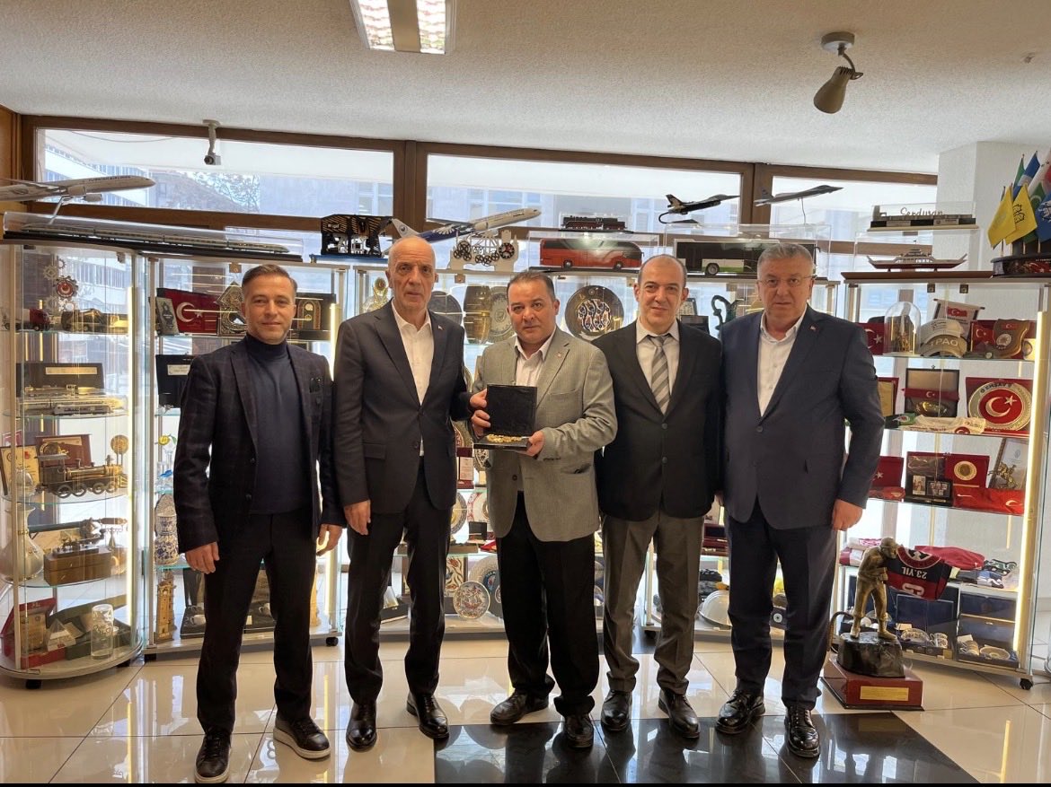 İstanbul Staj ve Çıraklık Mağdurları Derneğimizin;

<a href="/turkiskonf/">TÜRK-İŞ</a> 
#ErgünAtalay
<a href="/stajcirak3434/">İSTANBUL STAJ VE ÇIRAKLIK DERNEĞİ</a>
<a href="/gulsenuysal/">GÜLŞEN UYSAL</a>
<a href="/Muratav12037994/">MURAT AVCI</a>
<a href="/fatihyuksel1981/">Fatih Yüksel</a>
<a href="/cuneytsar34/">Cüneyt ¹⁹⁰⁷</a>

TÜRK-İŞ Genel Başkanı Sayın Ergün Atalay ile gerçekleştirmiş olduğu görüşme; yıllardır görmezden gelinen bir mağduriyetin,