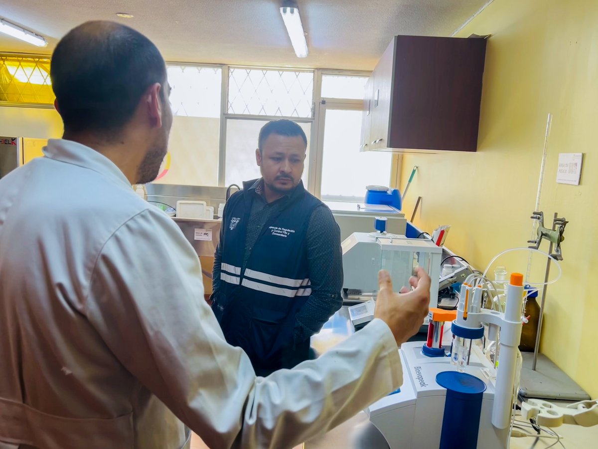 AgrocalidadEC's tweet photo. ¡El trabajo en territorio no para! 💪🏽

✅ Nuestro Director Ejecutivo, Danny Morales, recorrió las instalaciones y laboratorios de #Agrocalidad en Cotopaxi para verificar el estado de sus equipos.

Con estas visitas técnicas garantizamos la inocuidad de los alimentos del país 🇪🇨 https://t.co/DosEllxaQU
