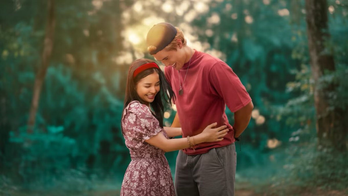 AltheyuhMoves's tweet photo. Sometimes when actors are just raw and authentic storytellers, there is no need for the loveteam formula to sell a Filipino film.  Xyriel Manabat and Kyle Echarri play that so well in  #18thRose_Netflix .

It is a nostalgic teen romance drama set in the early 2000s of scenic Romblon.  At its heart, it’s a charming old story about two opposites who can’t stand each other.  Rose is a feisty, big-hearted dreamer while Jordan/Jack is an arrogant Fil-Am with one foot already out of Romblon’s door.
Rose hatches a plan that could benefit them both, they strike a deal.  her dream debut in exchange for his escape route.  and with that chaos and kilig ensues. 

There is something both wistful and dreamy about the film.  It plays a lot on nostalgia, it is reminscent of the teen films of the late 90s and even the melodrama of that time.  Parang may feeling ng old movies ala Trip at yung mga Nicholas Sparks na romance. 

one can argue the plot is not new but there is a refreshing take on how the story unfolds.  Director, Dolly Dulu shows some artistic restraint, not over the top melodrama.  no big confrontations.  no monologues.  no wailing scenes.  And her direction gives us a youthful and whimsical type of feeling in spite of the tragedy brewing in.   The contrast really works well. 

The actors also understood that assignment.  They transform into these characters in this small, idyllic town.  

Kyle Echarri seems to be getting a lot of criticism in some of his macho roles but here? He is truly in his element.  Angst and vulnerability is something he portrays so well as an actor.  One of his strongest scenes here is when he was practicing the cotillion dance while he held back tears.  subdued but overflowing with emotion.  

He has a certain softness that really works well in these types of roles.  Do not write him out - may mga roles na super bagay sa kanya, especially when he shows tenderness. 

Xyriel Manabat on the other hand,  is the true star of the film.   A star who has gravitas and mammoth talent.  She is a charming heroine who really brings us in her story.  Napaka natural niya as Rose.  Relatable,  funny, endearing, beautiful, and can sell the hell out of a romance.  Kaya siya may chemistry with any pair-up she has because she has both screen charisma and undeniable skill as an actress.   She disarms the audience as Rose.  It is a given that she is so good but I think she needs more films as a central character.

Xyriel and Kyle’s chemistry is as youthful and whimsical as the film.

It is feel so good it hurts.

Panoorin ninyo, give Rose and Jack a chance.