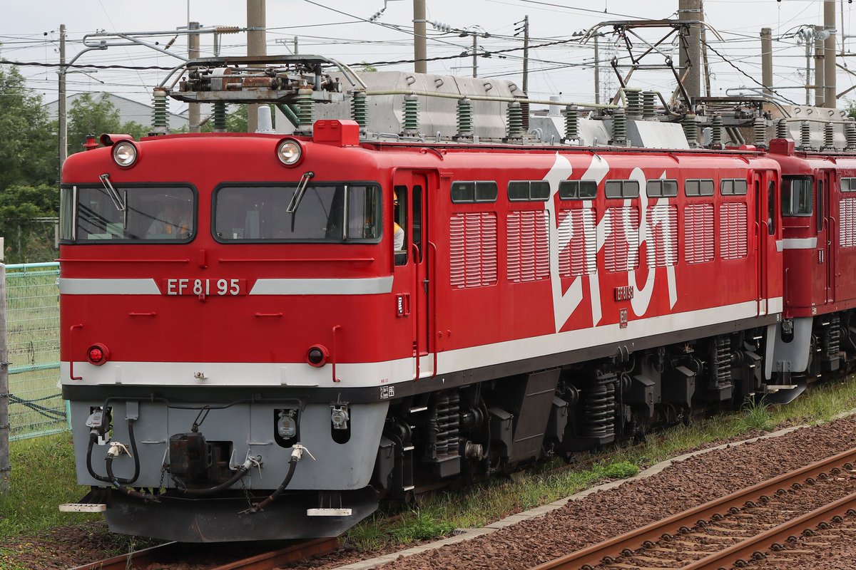 OWySMwJchs9ri2V's tweet image. おはようございます。
EF81 95＋EF81 139＋カヤ27-501
去年9月17日のAT入場（廃車回送）