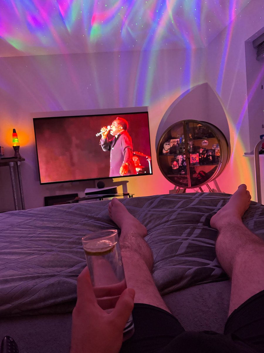 тν ℓєgѕ - ʙᴇɴ tweet media