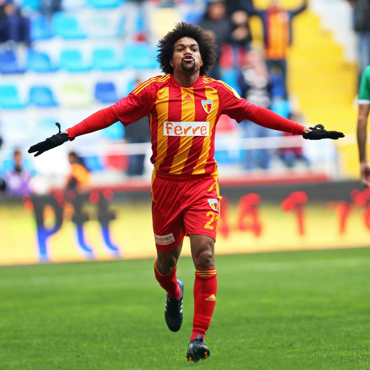 10wesleylive's tweet photo. Tarihin en iyi Anadolu transferi. https://t.co/JRrv7E0K2h