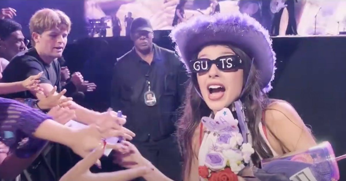 Raf | girl so in love out june 12 tweet media