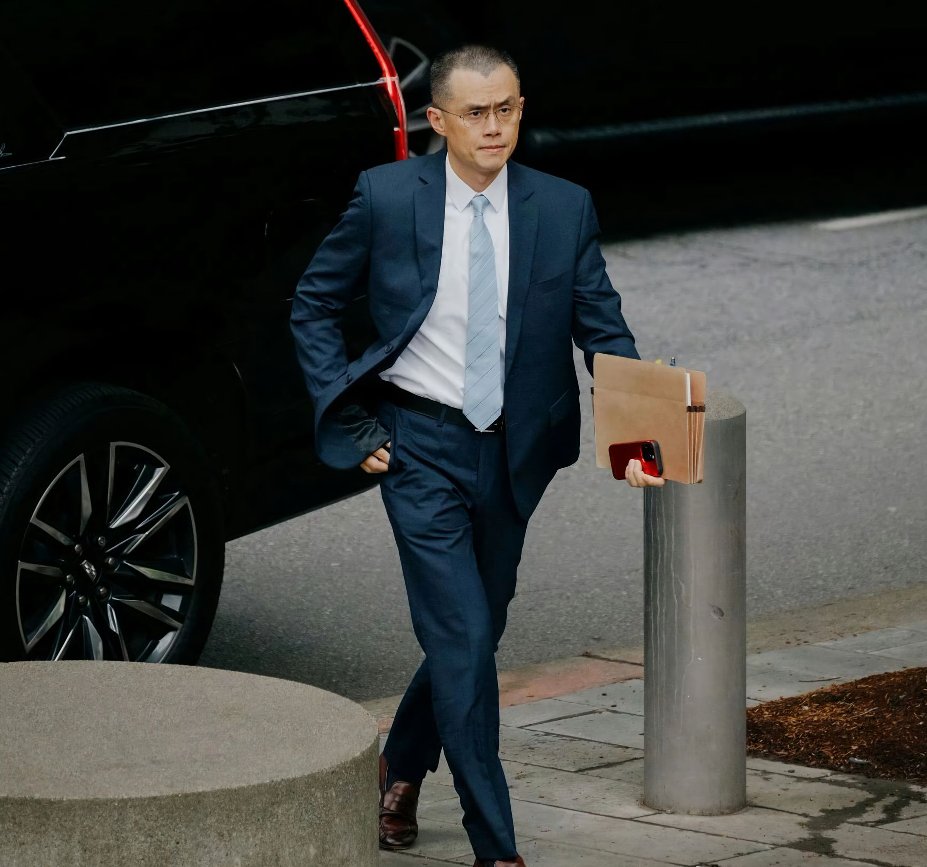 love_doge123's tweet photo. 我如果不去，拜登政府要杀死币安。 @cz_binance

当时很多人对赵长鹏飞往西雅图试图和解表示不理解，我从书中找到了我想要的答案。

向死而生。

2023年，Cz决定飞往美国认罪。

哪有什么岁月静好，不过是有人替你负重前行。

正如2020年，Vitalik在Cz新加坡的家里吃饭：感谢币安扛了整个行业的监管压力，为行业起到了挡箭牌的作用。几乎所有监管的目光，都集中在这个最大的交易所上

逆行的孤勇者！

加密极客、赛博朋克，献祭、孤独、加密精神永不死。

至此，Cz大表哥成了美国历史上第一个仅因违反《银行保密法》注册规定而坐牢的人。