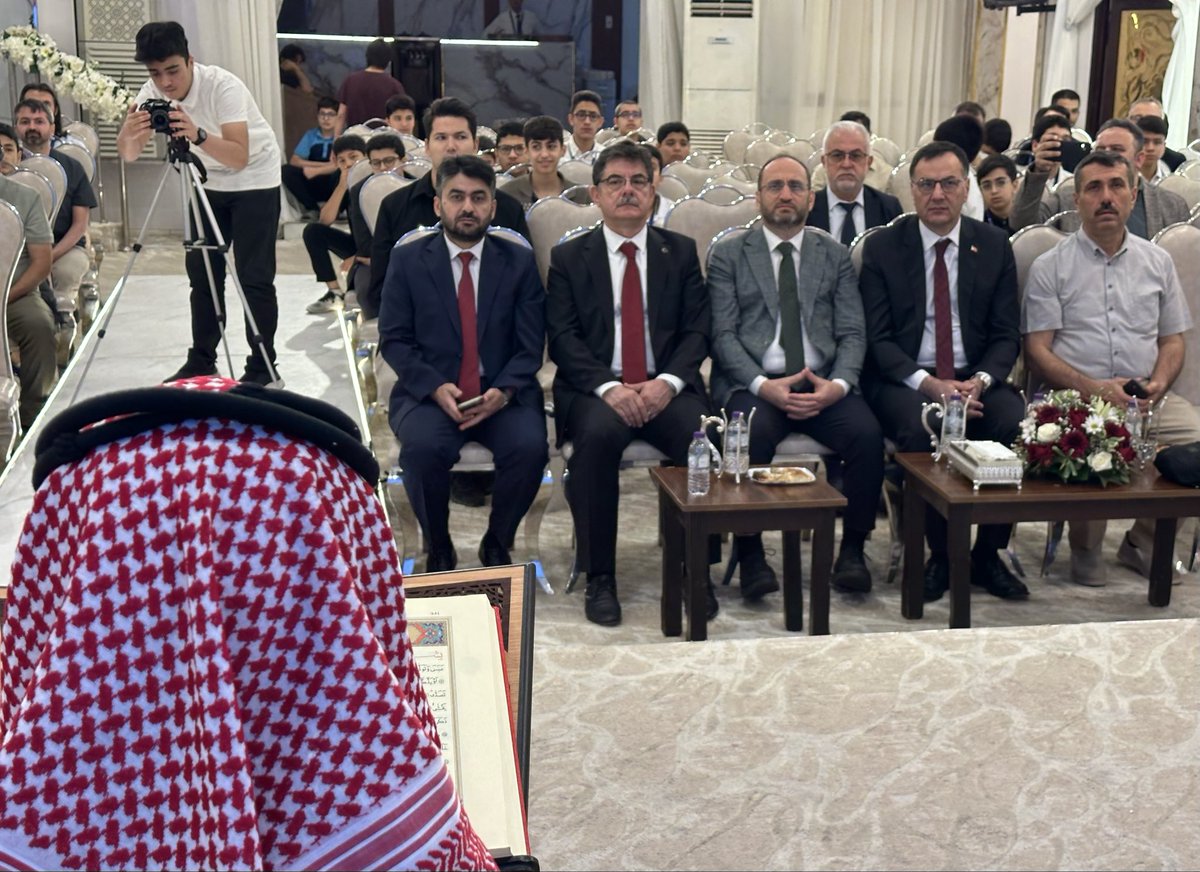 CiddeEgitim's tweet photo. Ataşeliğimizin koordinesinde Medine’de “Suudi Arabistan Türk Okulları Arası Mesleki Yarışmalar Final Programı” yarışmaları Güzel Kuran Okuma; Güzel Ezan Okuma ve 40 Hadis Ezberi kategorilerinde ve kız ile erkek öğrencilerimiz arasında gerçekleştirildi. https://t.co/985kbg46lL