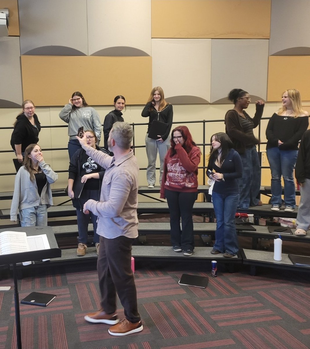 LansingHSChoirs's tweet photo. We had a great visit with @RyanWritesMusic! Thank you for making time for us! It's always beneficial to find new ways to push ourselves to grow and enhance our product. Looking forward to collaborating with you again! #relentlesspursuitofexcellence #leavealegacy #proudofthepride https://t.co/W7mbS5XMX2