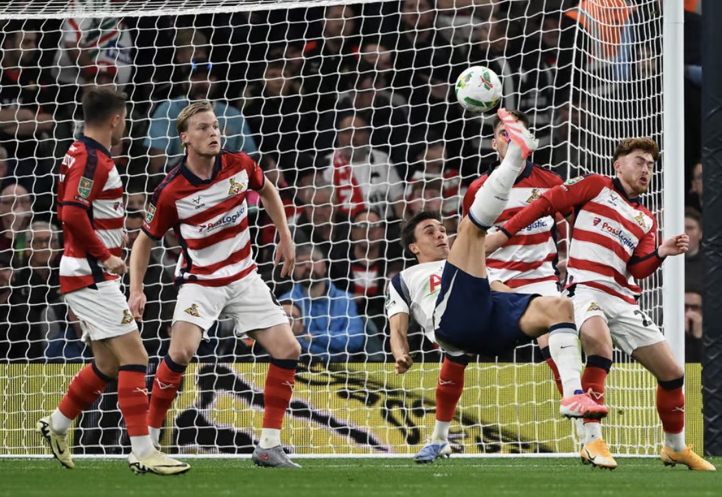 spursangela1's tweet image. You’ve got to be absolutely kidding me…#JoãoPalhinha’s aura gives ‘aura’ a bad name!🥹😍#NeverFallInLoveWithALoanPlayer #TooLate @SpursOfficial🤍#COYS!🫶🏻