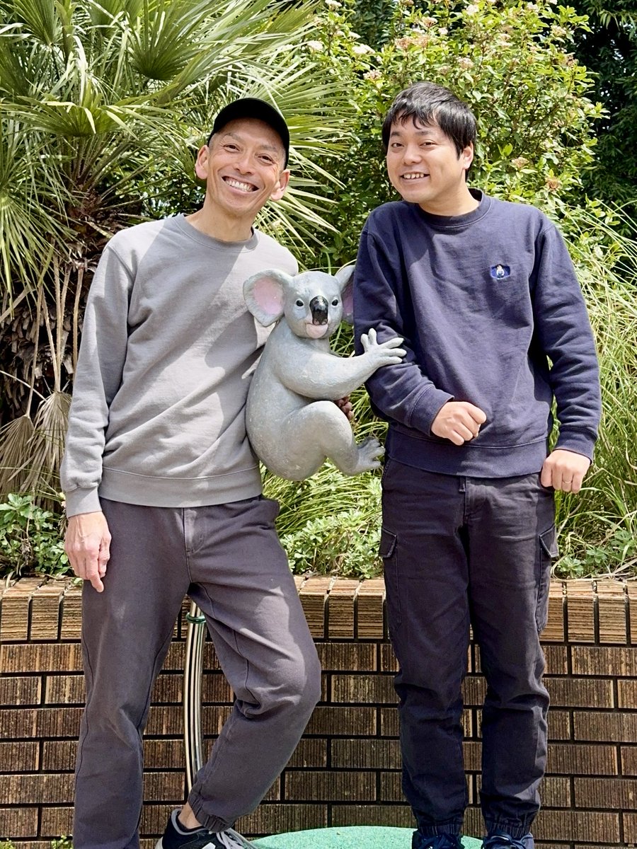 昨日はドライブがてら🚙💨横浜の金沢動物園へ🐨
キリンが大好きで動物園はよく行くけれど金沢動物園は初めて🦒

1枚目の写真は道中ちょっぴり喧嘩して…からの仲直りショット😂

お弁当持参して、のんびり気持ちのいい動物園ピクニックになりました✨