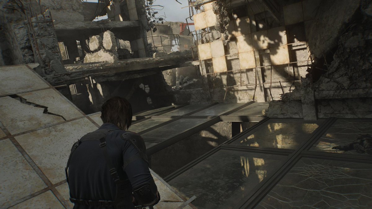 Durante todo este tramo de #ResidentEvil 9 con Leon pensaba que el edificio se iba a caer conmigo adentro como en #Uncharted2 . Que paso #Capcom le tuviste miedo al éxito?