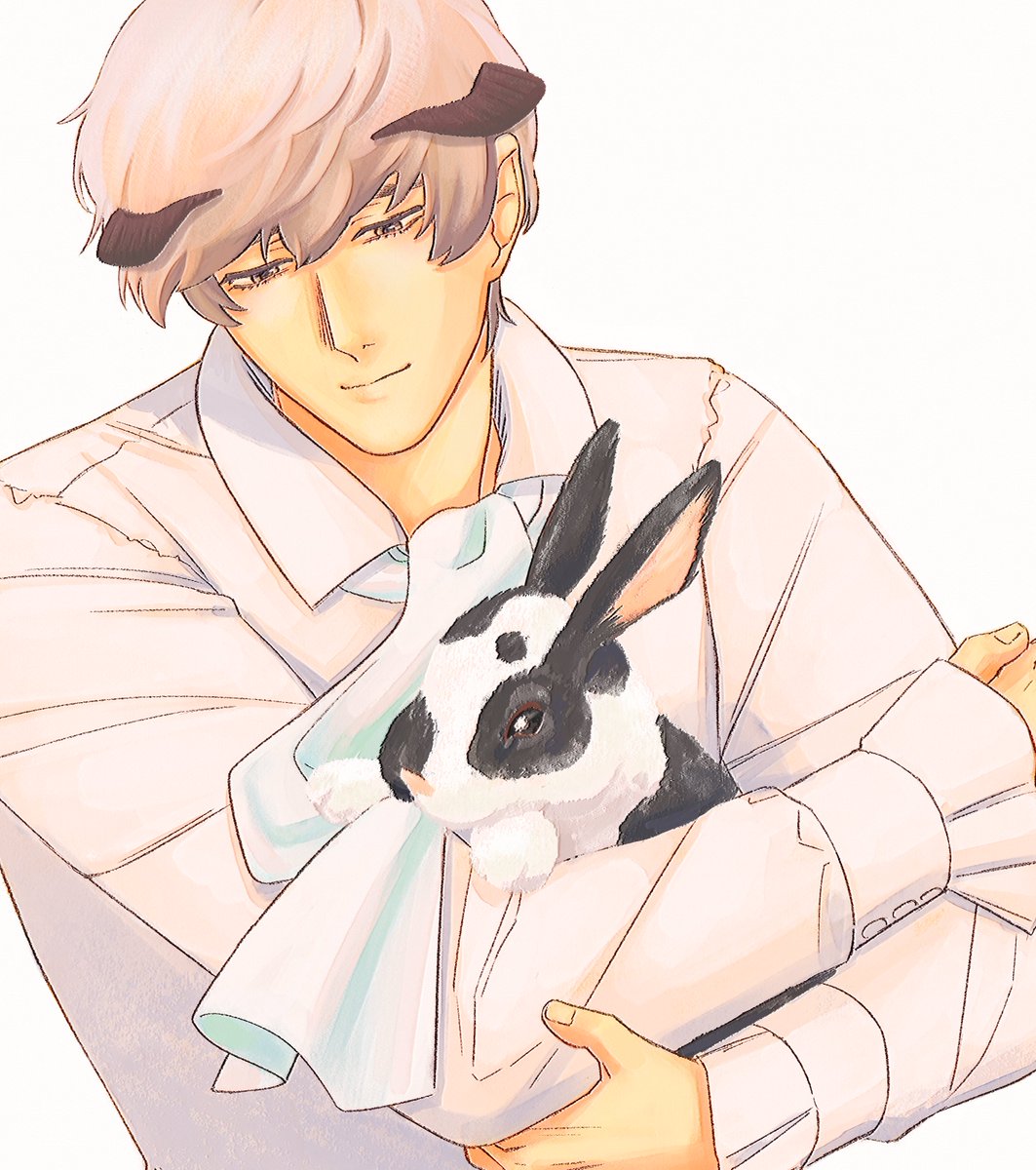 haylkartsktch's tweet photo. strohl holding a cow print bunny https://t.co/D5NpxLIv6g