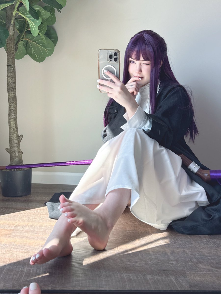 mechakittyyy's tweet photo. Fern feet https://t.co/IVe2oulFOJ