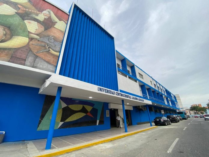 ReporteYa's tweet image. #9Abr #Venezuela #Educación #Universidades
Gremios universitarios en Lara denunciaron que el déficit presupuestario impide el mantenimiento de infraestructura y reposición de equipos, agravando el deterioro en aulas y laboratorios. - @elimpulsocom