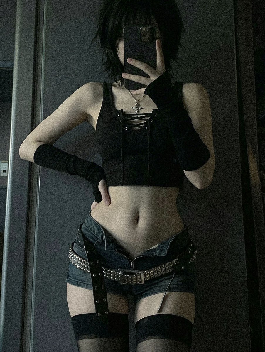 dm for deleted tummy pics