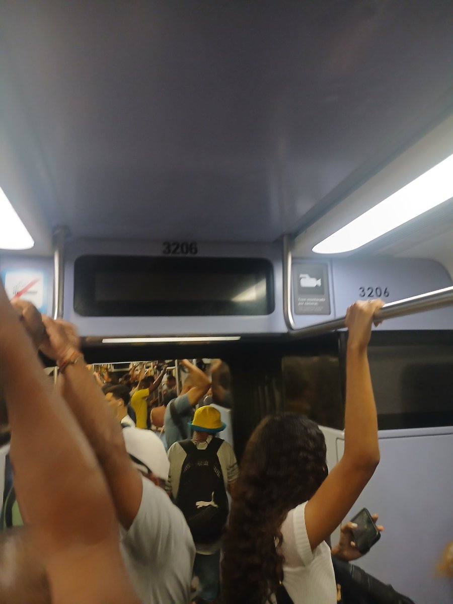 Malandro da bxd em terra estrangeira tweet media