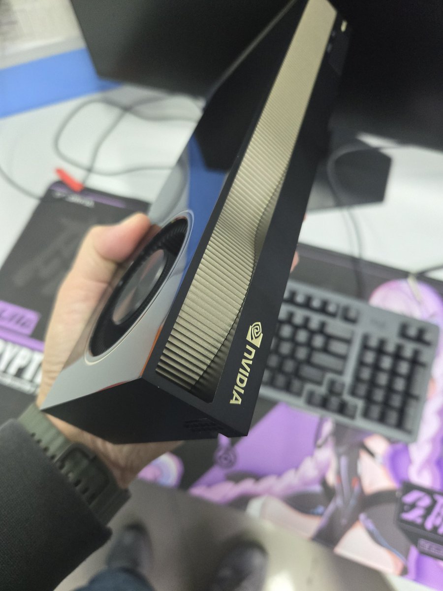 半岛铁头 tweet media