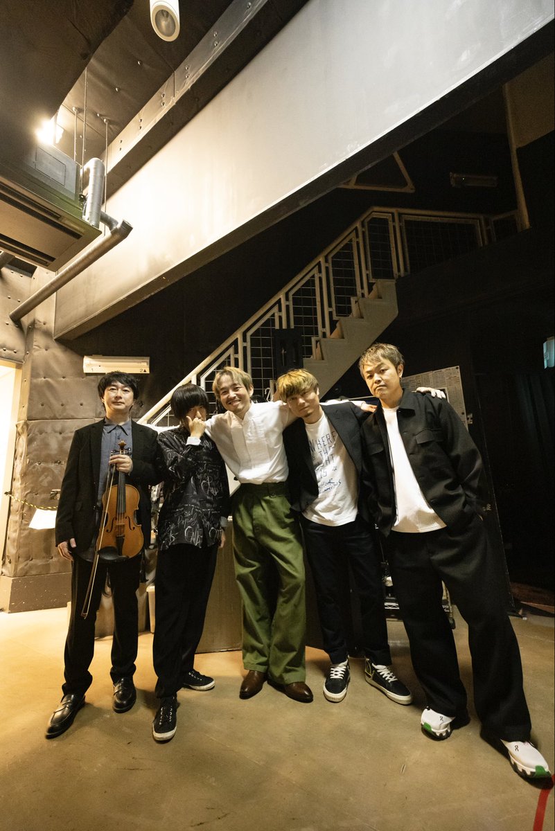 MASH official tweet media