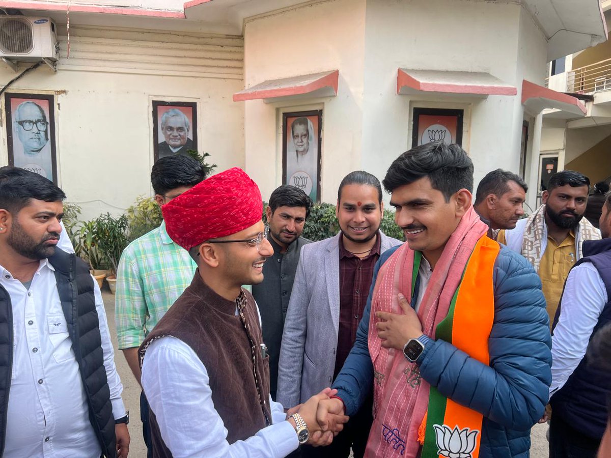 भारतीय जनता युवा मोर्चा राजस्थान के प्रदेश अध्यक्ष भाई श्री शंकर गोरा <a href="/ShankarGora/">𝗦𝗵𝗮𝗻𝗸𝗮𝗿 𝗚𝗼𝗿𝗮</a> को जन्मदिवस की हार्दिक बधाई एवं शुभकामनाएँ।🙏 <a href="/BJP4Rajasthan/">BJP Rajasthan</a> #HBDshankargora
