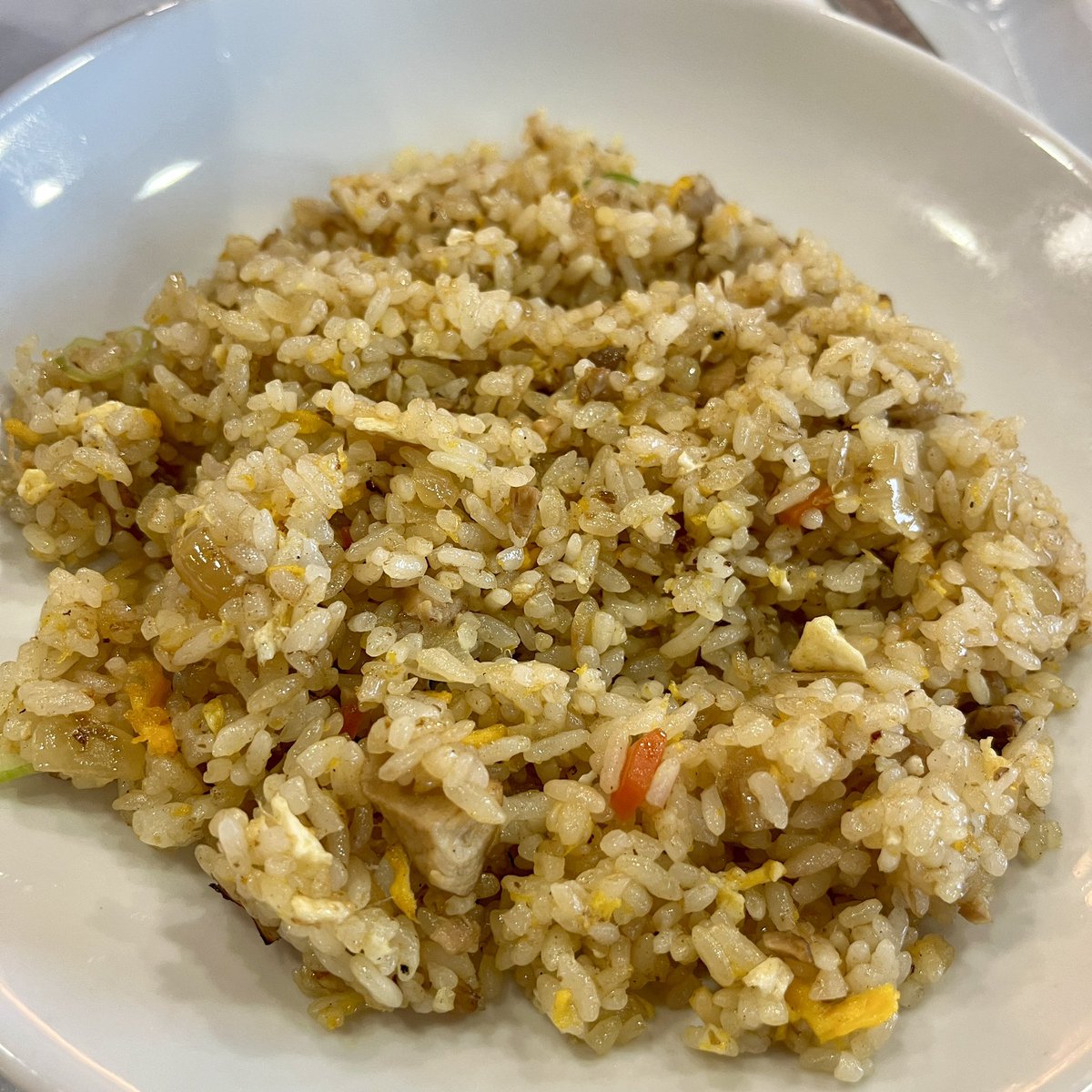 ren_jiyu2's tweet photo. 麺屋　雄🍜
広島県三原市

豚骨ベースで優しい味の広島ラーメン
パラパラでしっかりとした味付けのチャーハン https://t.co/Y5QWevhedy
