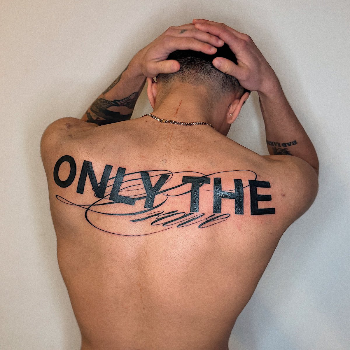 buildaboymig's tweet photo. back tattoo has arrived, shoutout to the louis tomlinson fans that are gunna get the reference 🗣️ anyways, imma be shirtless all summer just cause of dis tattoo right here https://t.co/JvJnkyBIxx