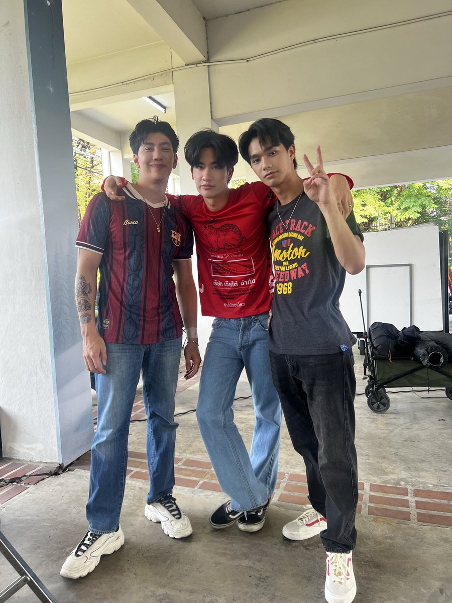 กึงหมู่ #ADogAndAPlane