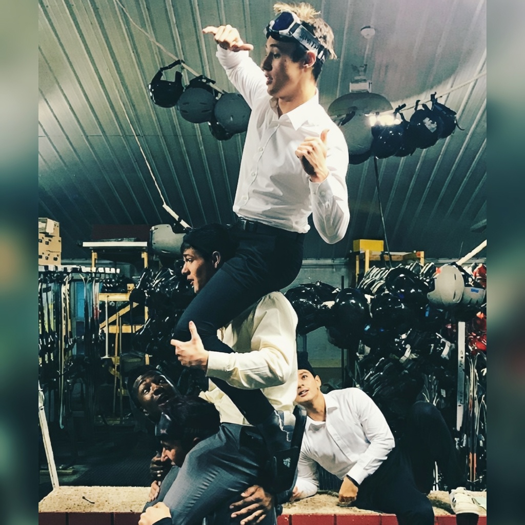 officemensuit's tweet image. #shoulder #ride 13