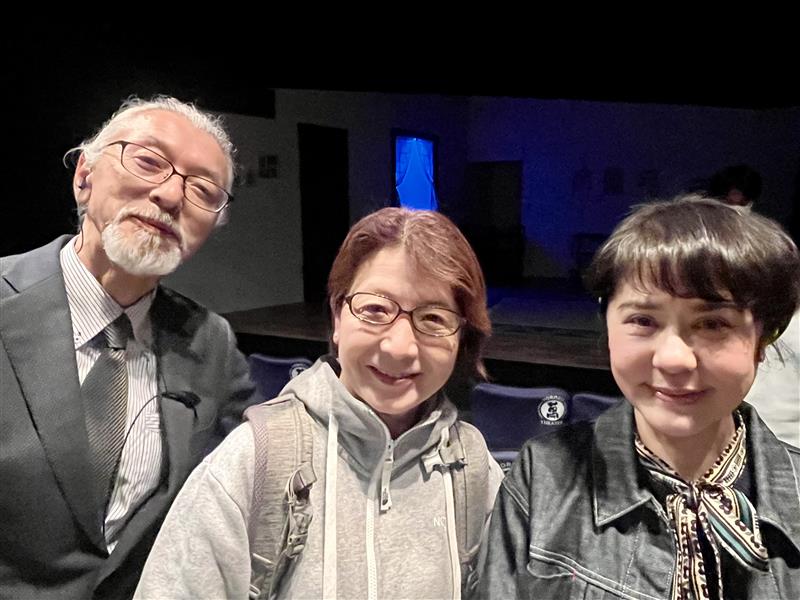theatre_ruipro's tweet photo. 『取り急ぎ、愛しています』
ロスになっていませんか？

多くの皆様にご観劇いただきましたこと、心より御礼申し上げます🏠
脚本家の坂口理子さん、RUIプロダクションに新たに加わった稲村優奈さんにもご来場いただきました📸
公演写真も少しずつアップしてまいりますので、お楽しみに♪
＃RUIプロ公演 https://t.co/EyYknh3sbu