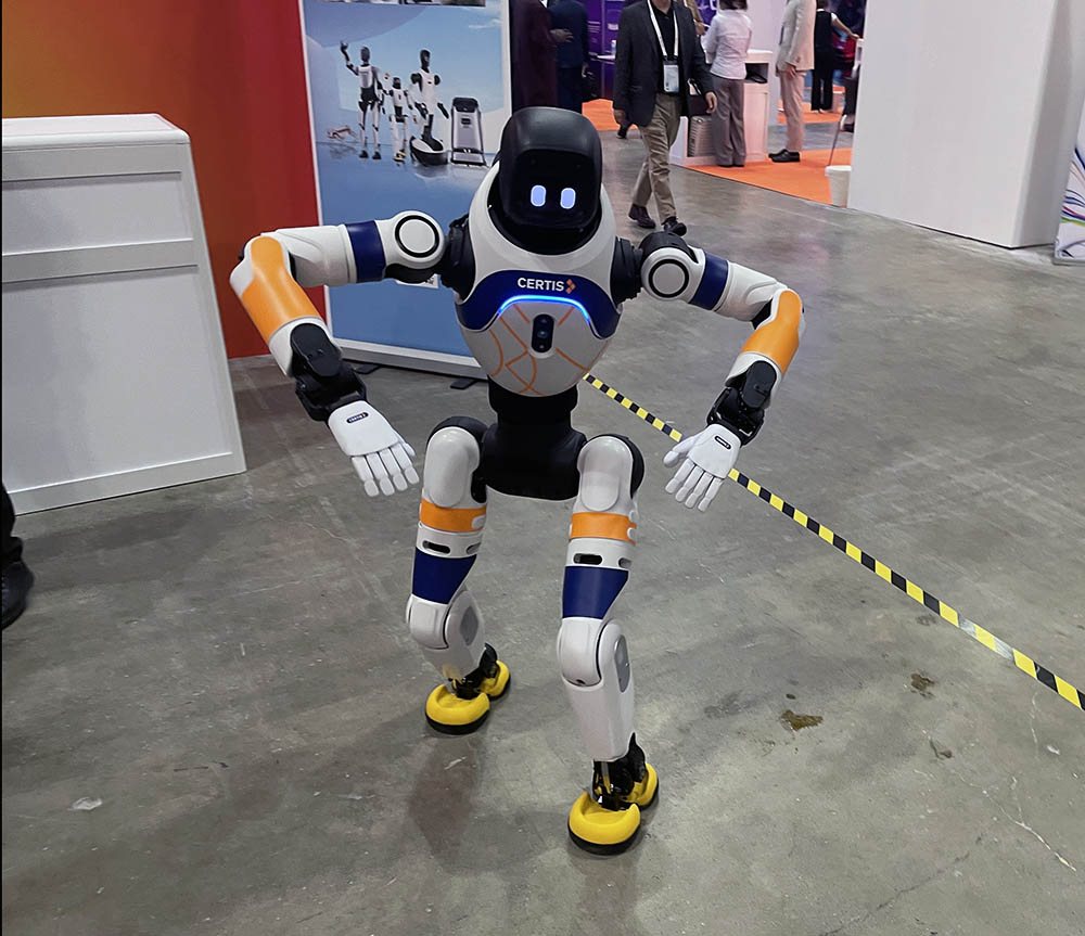 paaliq's tweet photo. Certis Robot vs Telsa Optimus?
#tesla #certis #irobot https://t.co/E3jXSAciT9