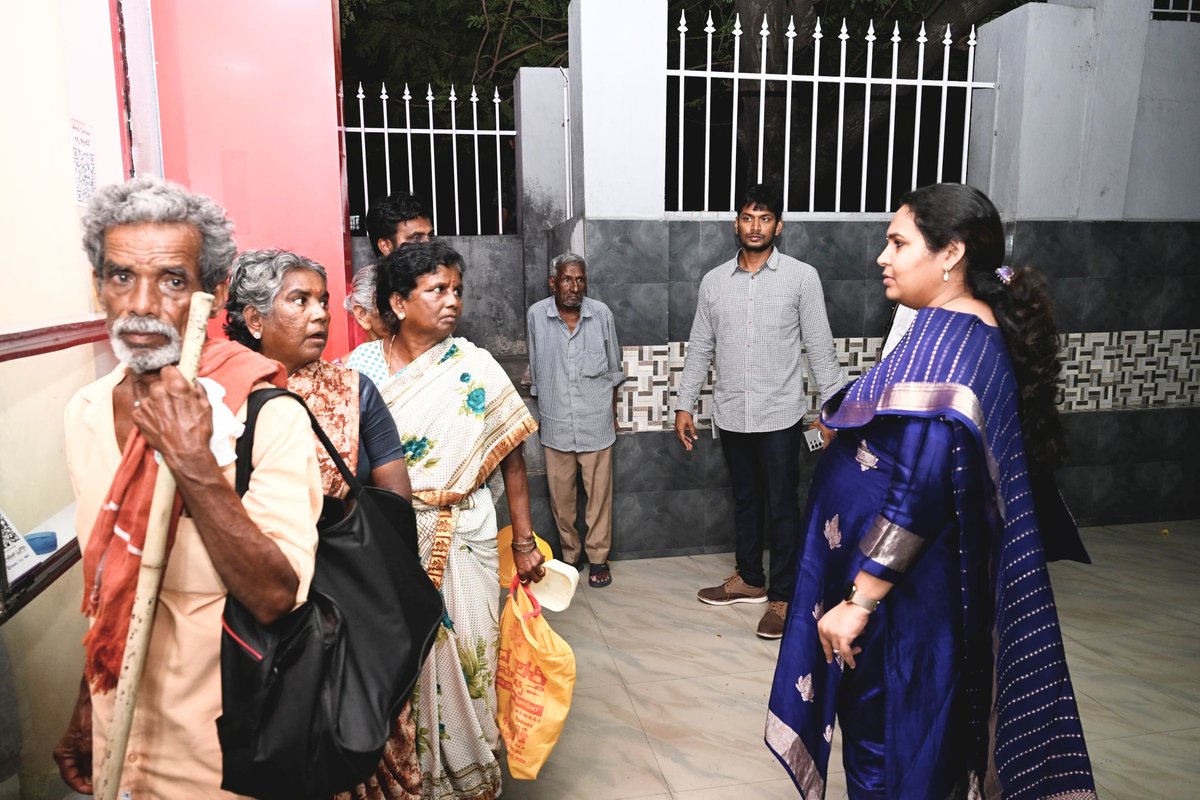 MCTTirupati's tweet photo. అన్నా క్యాంటీన్లను పరిశుభ్రంగా నిర్వహించాలని, ఎటువంటి లోపాలు ఉన్నా కఠిన చర్యలు తీసుకుంటామని నగరపాలక సంస్థ కమిషనర్ ఎన్.మౌర్య, ఐఏఎస్ సిబ్బందిని ఆదేశించారు.
#MCT #AnnaCanteen #Tirupati #cdma_municipal #maud_municipal #NCBN #pongurunarayana #APCM #eatstreet #tsccl https://t.co/Sv2Rqmbvgm