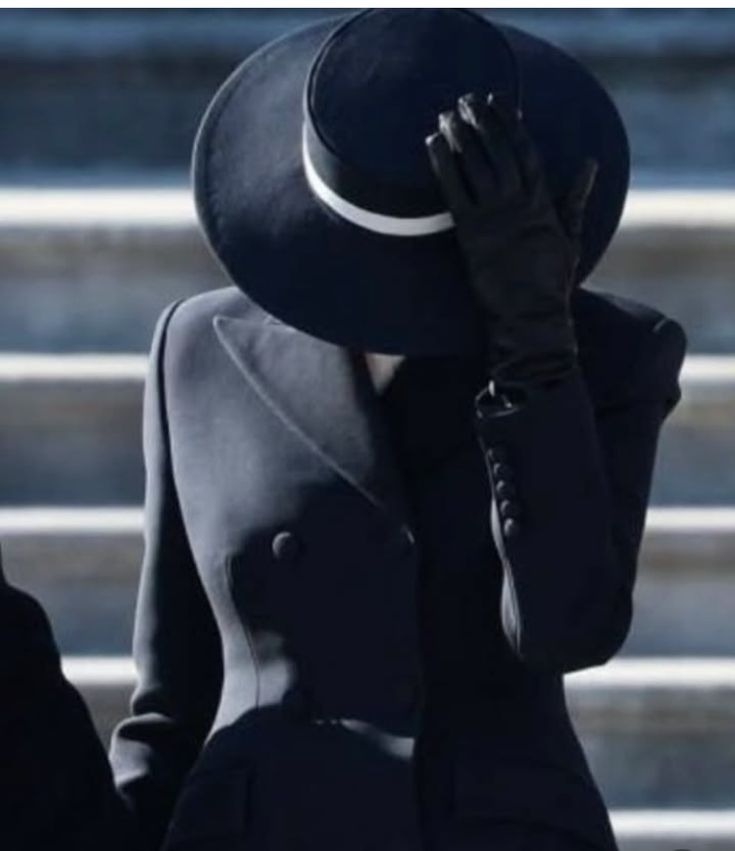 حديثة صادمة جدا: رُصدت حوارات مسجلة بين ليون وشخصية أنثوية تُدعى Patty؛ المسربون يرجحون أنها الشخصية التي ستكشف الجانب الإنساني المجهول من حياة ليون قبل مهمته الأخيرة