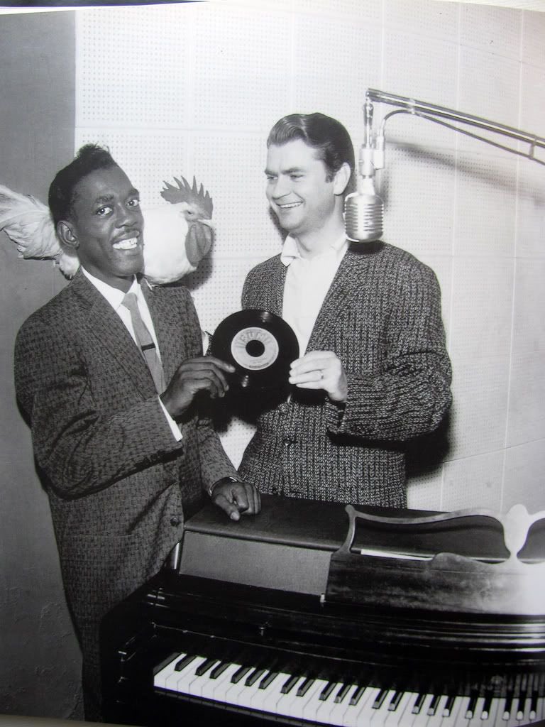 Sunday Jazz Lounge tweet media