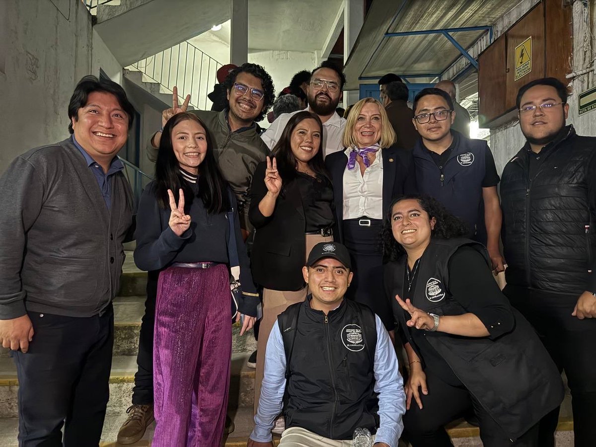 oligarza3's tweet photo. ¡En La Magdalena Contreras la gente está informada y no está de acuerdo con el #PGD!

Seguimos recorriendo la #CDMX para escuchar de frente a las y los vecinos y llevar su voz donde se toman decisiones.

Gracias a #IsabelGarcia y #DagobertoDíaz por la invitación. 💙 https://t.co/VnC1ilpPWs