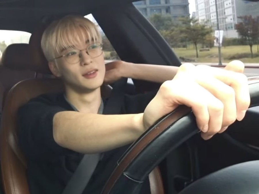 _pompompurhyun's tweet photo. I hope ur contact lenses keep making ur eyes feel dry &amp; lasik disappears from the world https://t.co/WrNToibHmx