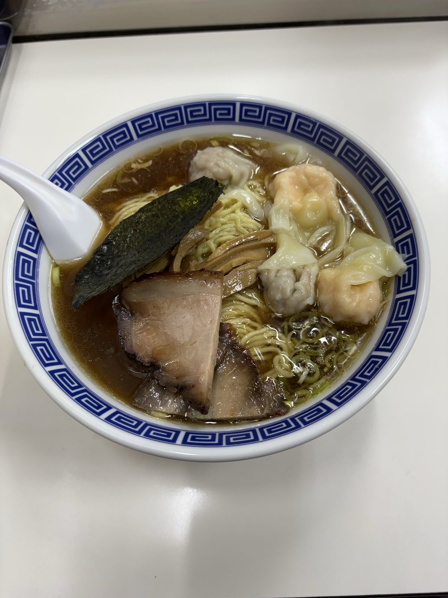 支那そば いしはら
ワンタン麺(ミックス)大盛り