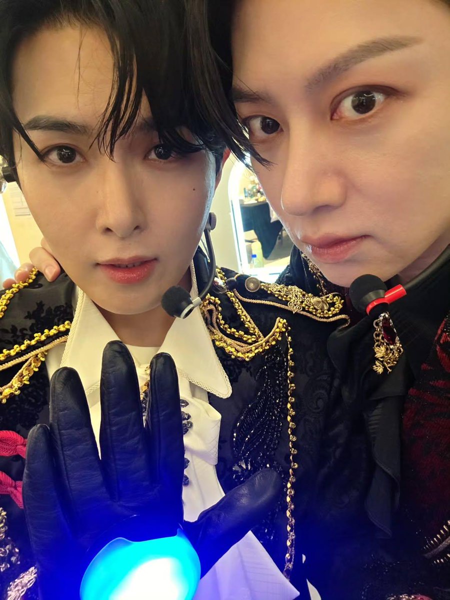 Ryeowook Heechul = Emak + anak 🥰🥰🥰
#려욱