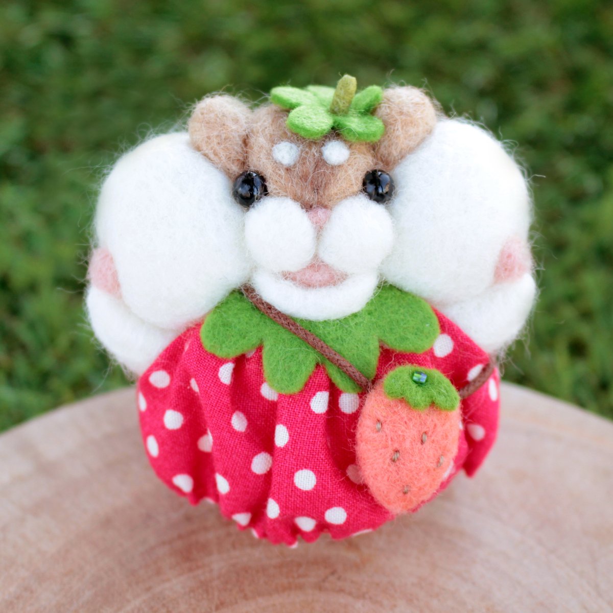 yuto_craft's tweet photo. minne/creemaにて『いちごちゃん♪ハムスター』販売開始しました🍓🐹

minne：https://t.co/gQxOhOSR1g
creema：https://t.co/6y8MYWltRG

#ハムスター #羊毛フェルト https://t.co/JmtydEYb2n