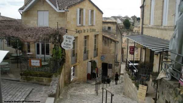 france_images's tweet image. The old village of Saint-Émilion: winding narrow streets, medieval limestone buildings and a monolithic church carved into the rock surrounded by UNESCO-listed Bordeaux vineyards. Photo: buff.ly/8jLw7qK France 🇨🇵 #SaintEmilion #Travel 

France 🇨🇵 travel photo