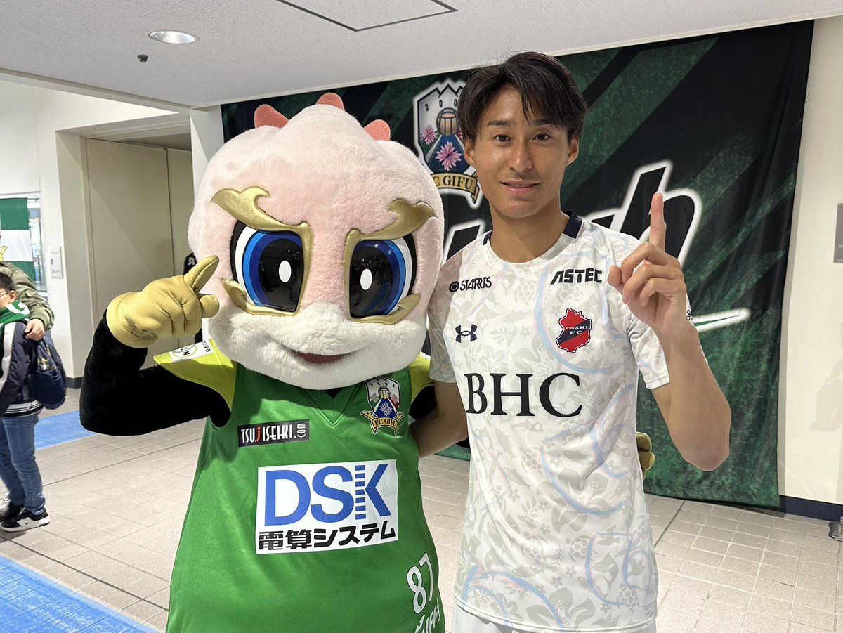 fc_giffy's tweet photo. 別れがあってもこうして姿が見られるのが嬉しいやて🥰💚
タダシ君、ともちゃん、たんくん、りょうちゃん、みんな元気そうでよかったー😊

明日はFC岐阜ホームゲーム❗️天気も良さそうやしみんなおいでねー🤗🏟️
試合情報はこちら💁
https://t.co/0GjOnCscBS

#fcgifu #ギッフィー https://t.co/ru1Km38JUN