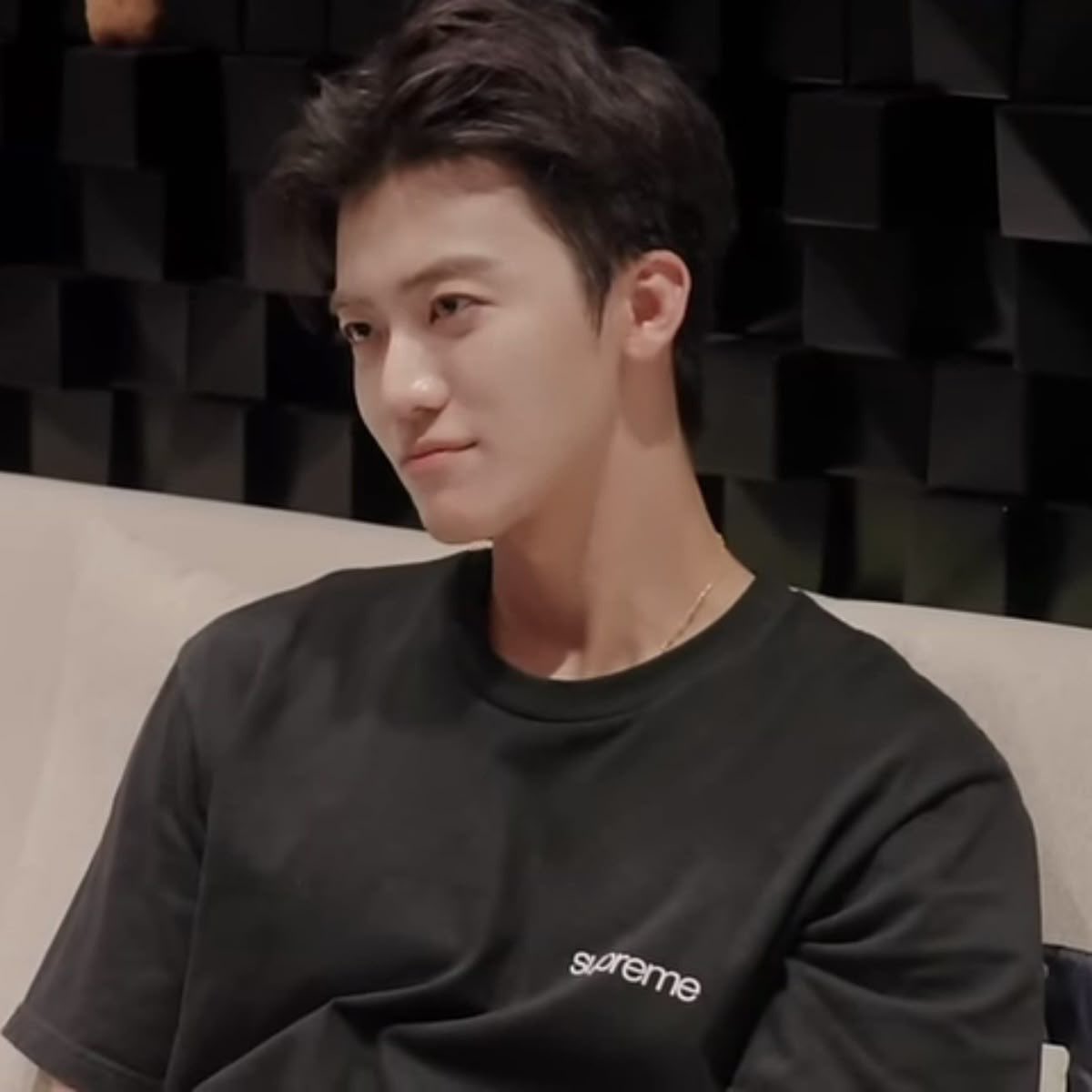 ไม่มีคัยรักช้านเลย

โอ้ยไอขี้งอน รอตงนั้นชั้นจะไปจุ้บๆแก