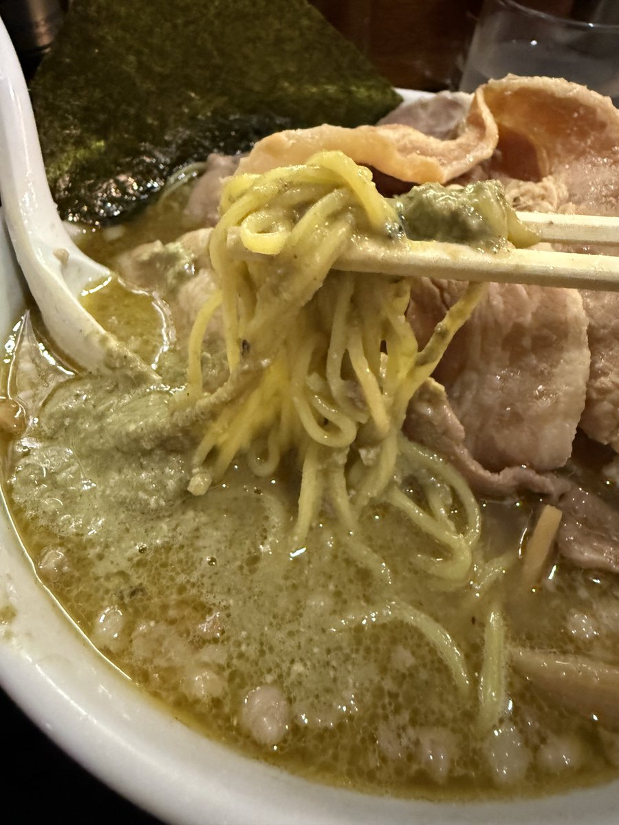 一条流がんこラーメン四谷荒木町
剥き牡蠣10kg 100SP 🍜
牡蠣ペースト🦪➕悪魔肉追加➕つけ玉
四谷も牡蠣ということで訪問🚃
牡蠣ペースト追加したら茶碗一杯の牡蠣が😂
スープに溶かしたりつけ麺風にしたり、卵と合わせたり、食べ方は無限大
牡蠣の海に溺れる最高の一杯😋