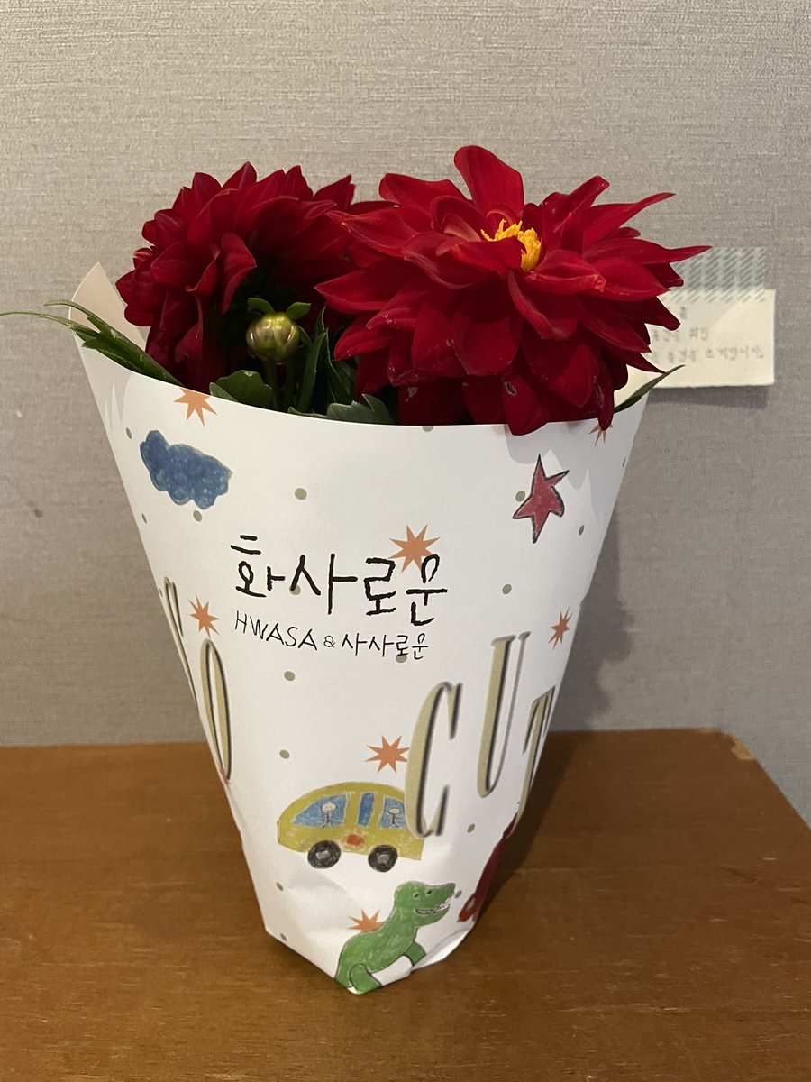 sanggam08's tweet photo. #화사 #HWASA #SoCute #화사X소품샵 https://t.co/wKzqRwMhBe