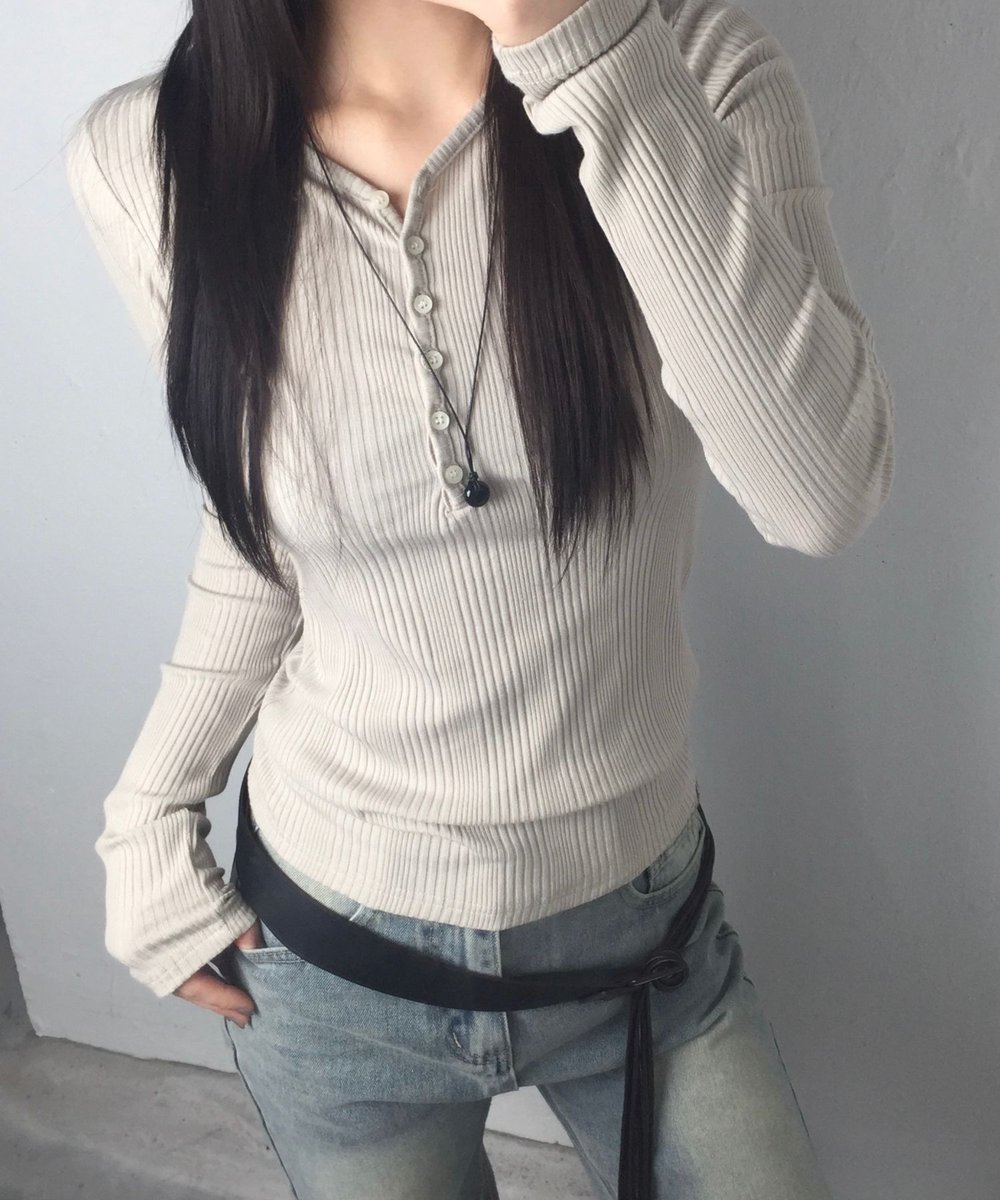 chicks_kr's tweet image. #팔로우 #RT #맘찍 #이벤트
4월10일~4월16일

4월17일 추첨(2명)
-3KG 상체 개말라핏 추천템
언이븐 골지 슬림 버튼 롱슬리브
소매단 자수 디테일,,최고★

원하는 컬러 댓글 남기면 가질 수 있을거야~

화이트 베이지 블랙 차콜
musinsa.com/brand/chicks/p…