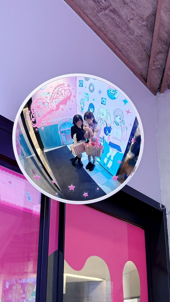 shllpyon_'s tweet photo. メロパレようやく行ってきた♥ᴗ. ᴗ
店内ピンクでめちゃくちゃ可愛かった〜❣️❣️ https://t.co/I20Jyz8uJ8