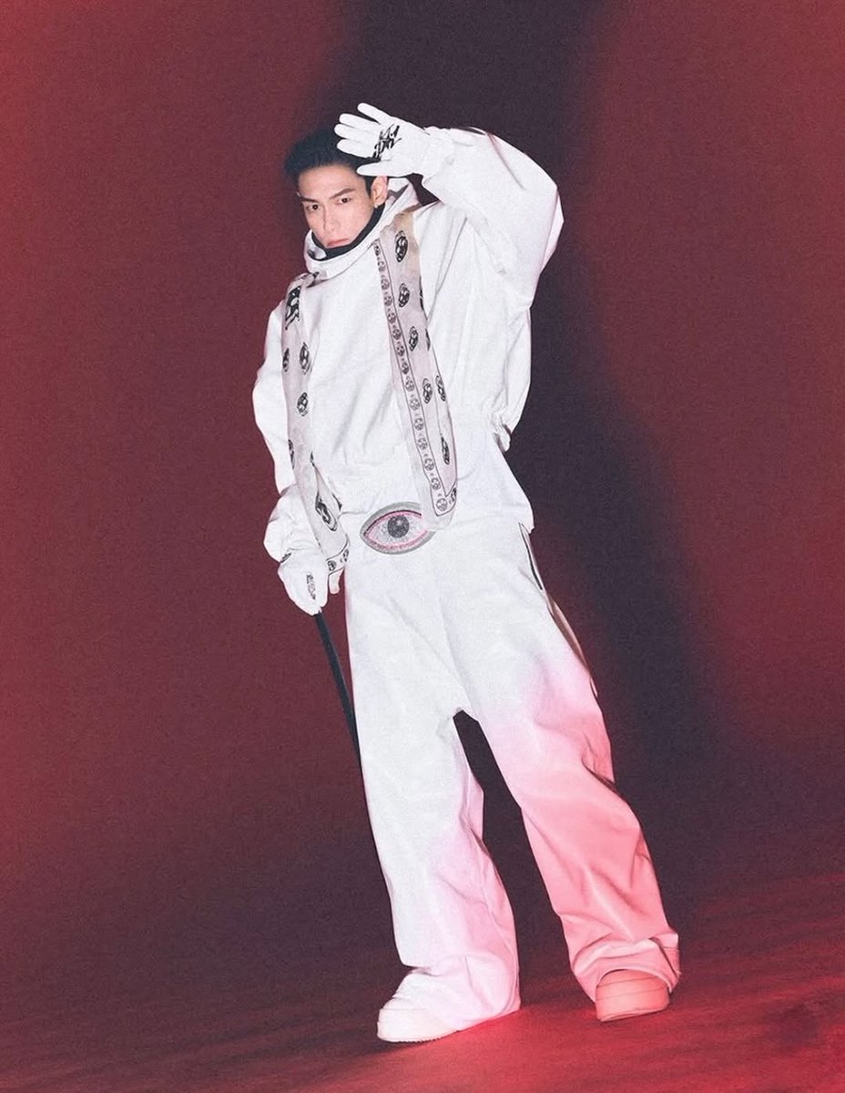 puTOPinamo's tweet image. lemetequeofficial IG

CUSTOM MADE WHITE LEATHER HOODIE AND BAGGY PANTS

CRAFTED EXCLUSIVELY ONLY FOR @ttt 

CUSTOM MADE BLACK LEATHER HOODIE

CRAFTED EXCLUSIVELY FOR @ttt 

T.O.P ANOTHER DIMENSION OUT NOW
#WelcomeToAnotherDimension
#ANOTHER_DIMENSION #TOP