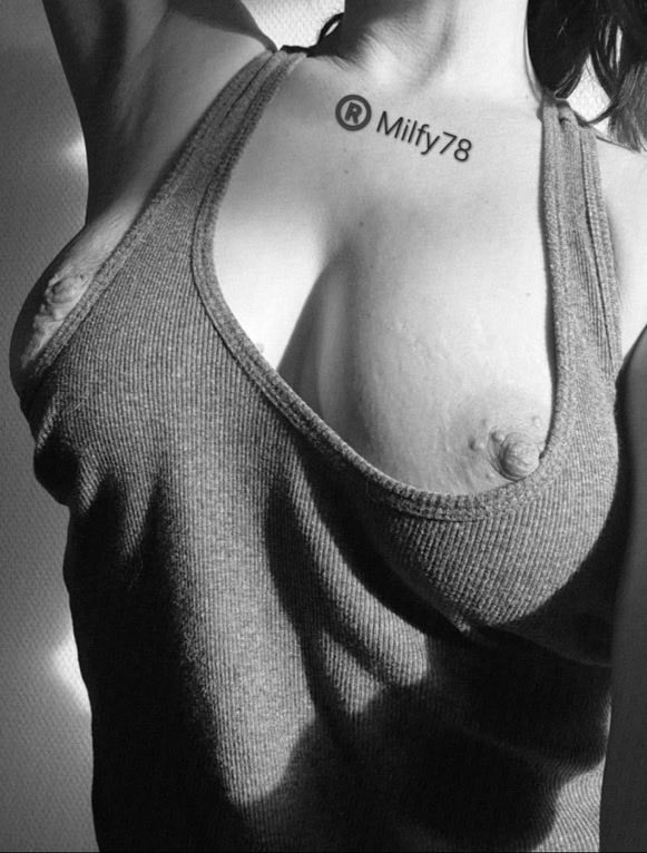 ⚡️⚡️⚡️⚡️⚡️

It’s  F L A S H  ‘E M  F R I D A Y 

Featuring <a href="/Realmilfy78/">Realmilfy78</a>!⚡️

LADIES - Be a flirt and take off that pesky shirt!⚡️Share your sexy work, car, or wherever-you-are flashing pics and help fill this Friday with some very sexy and suckable fun! ⚡️