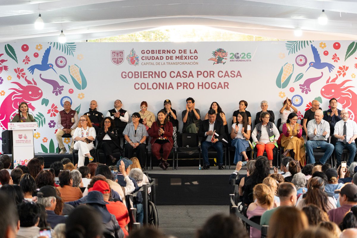 Ines_GONI's tweet photo. Este jueves de Gobierno #CasaXCasa, visitamos los hogares de las vecinas y vecinos de la colonia Pro Hogar, en Azcapotzalco. 🏘️✨

Durante este día, recibimos 589 solicitudes para dar atención a diversos servicios públicos: poda de árboles, reparación del alumbrado público, mantenimiento de banquetas, vigilancia policiaca, desazolve, entre otros.

Nuestra #JefaDeGobierno, @ClaraBrugadaM, anunció que durante el presente mes de abril será inaugurada la UTOPÍA de Azcapotzalco, para mejorar la calidad de vida en las comunidades.

¡Somos un gobierno cercano a la gente! 🤝🌟

#CapitalDeLaTransformación #UtopíaLaboral