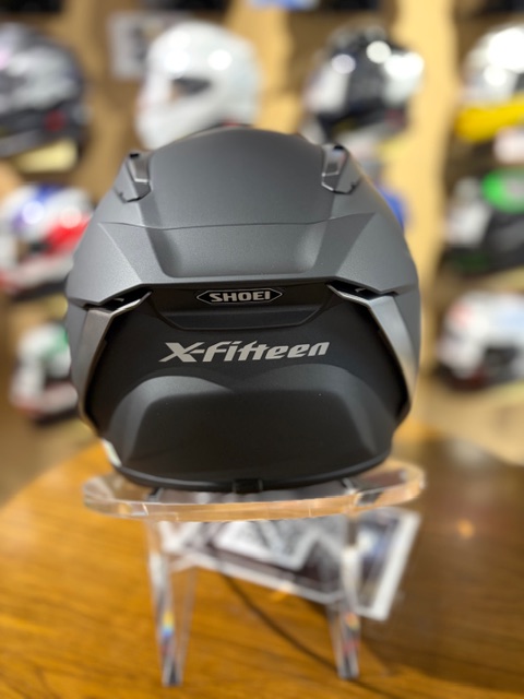 Ricoland_Kyoto's tweet image. 圧倒的な空力性能とフィット感で走りをワンランク上へ。
SHOEI X-FifteenマットスレートグレーSからXXLまでサイズ揃ってます。
見た目も性能も妥協無し！是非店頭でチェックしてください！！！
#ライコ京都 #ライコランド京都　#SHOEI #XFifteen